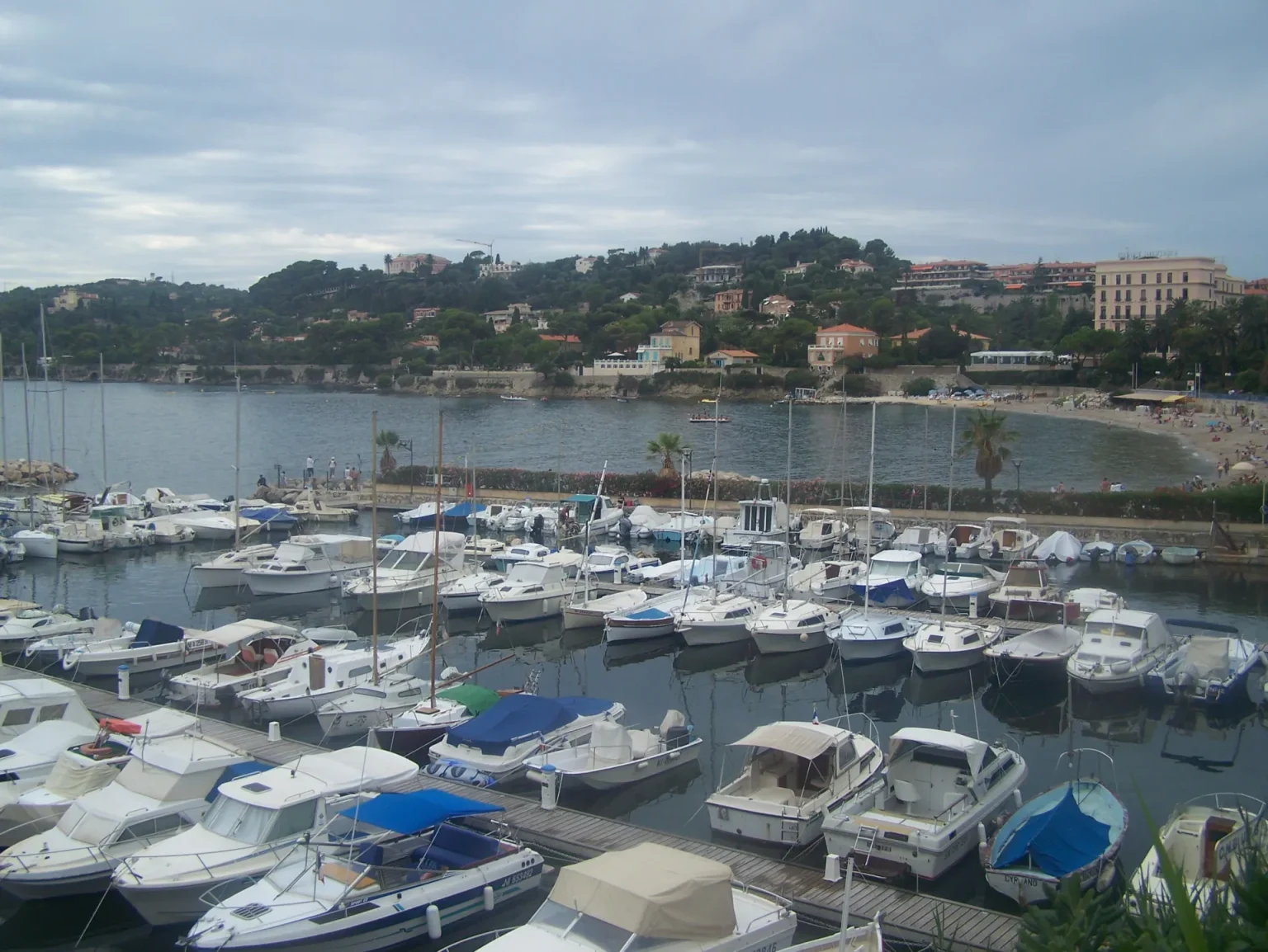 Beaulieu-sur-Mer : le port et la baie des Fourmis