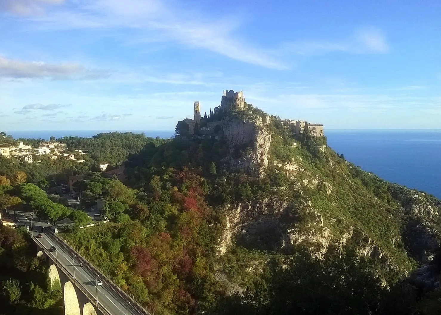 Èze : le village médiéval perché sur son rocher au-dessus de la mer