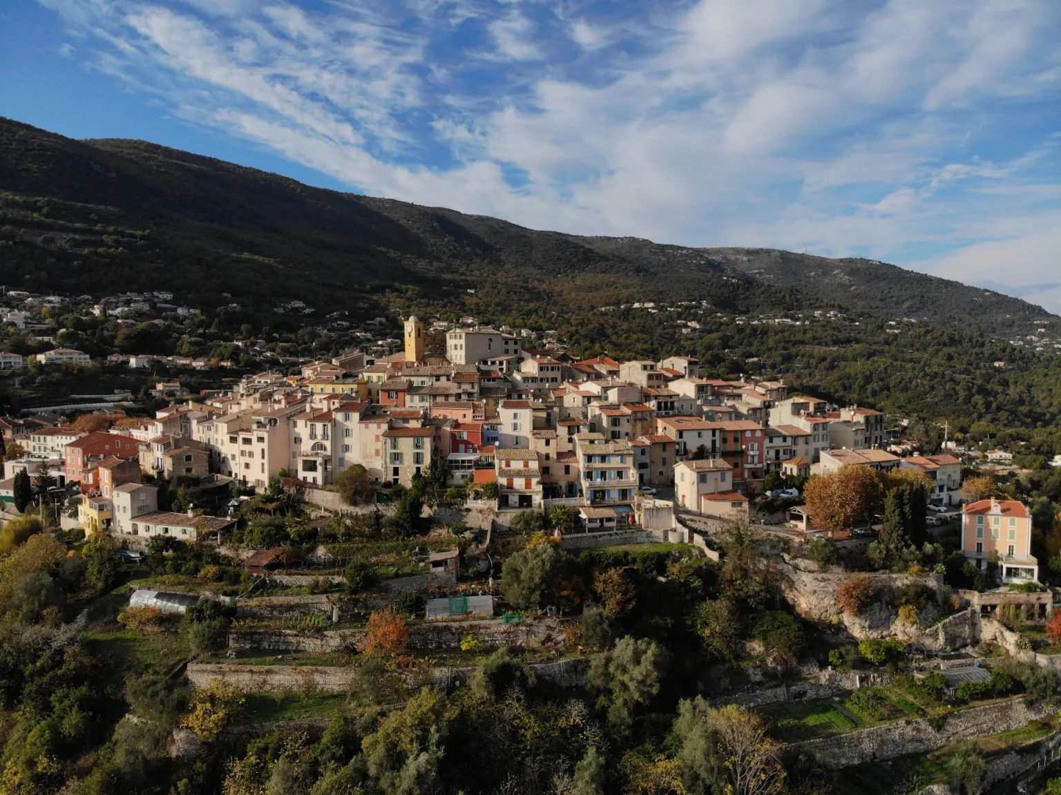 Gattières : le village perché sur la rive droite du Var