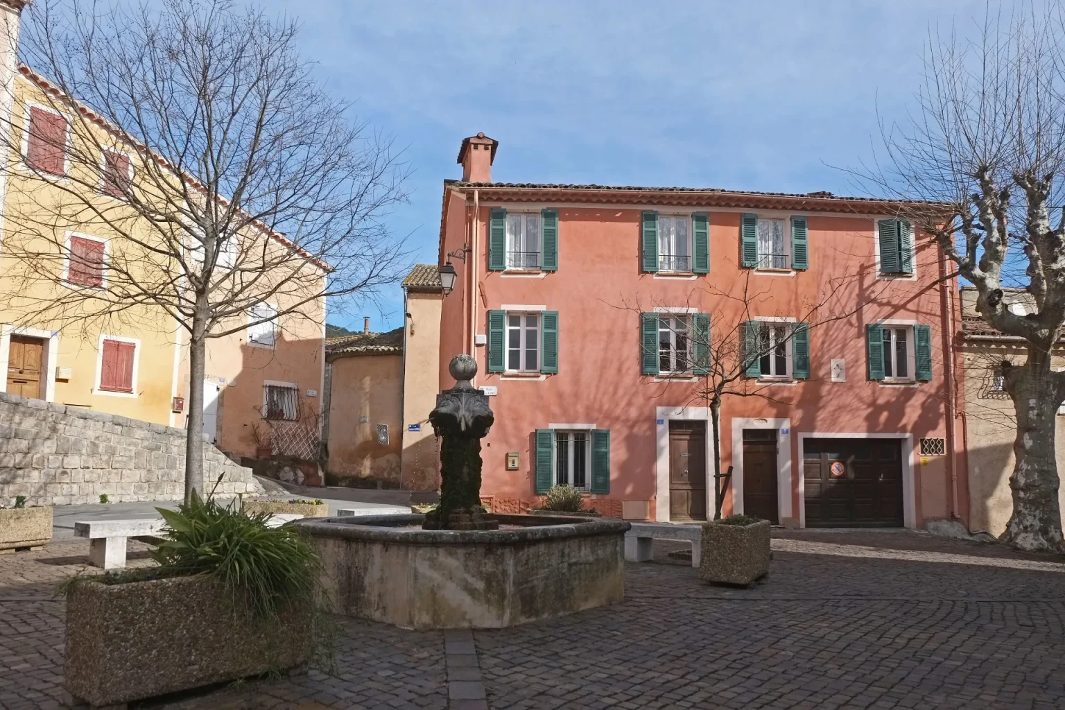 Peymeinade : la place Gervais-Court